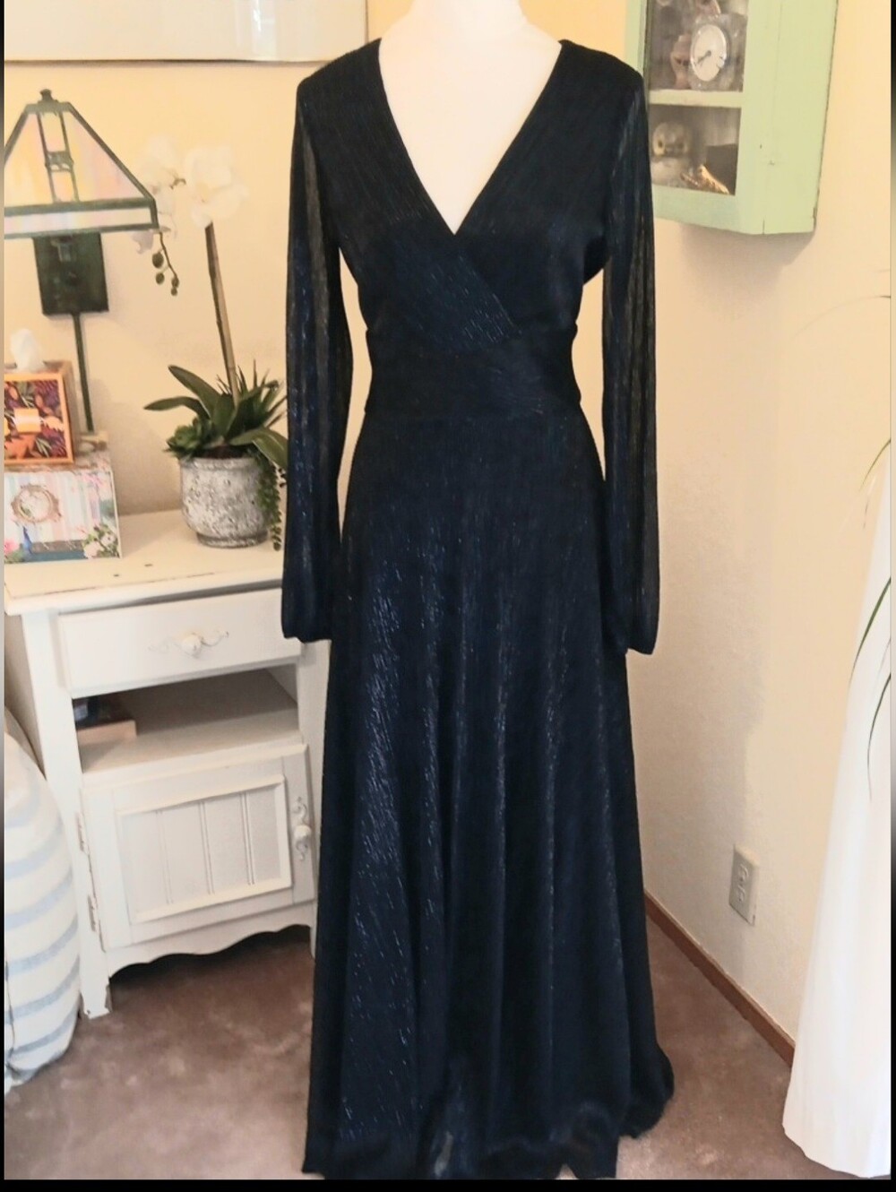 Betsy And Adam Elegant Long Sleeve V-Neck Navy Evening Dress. Metallic. - Picture 2 of 12